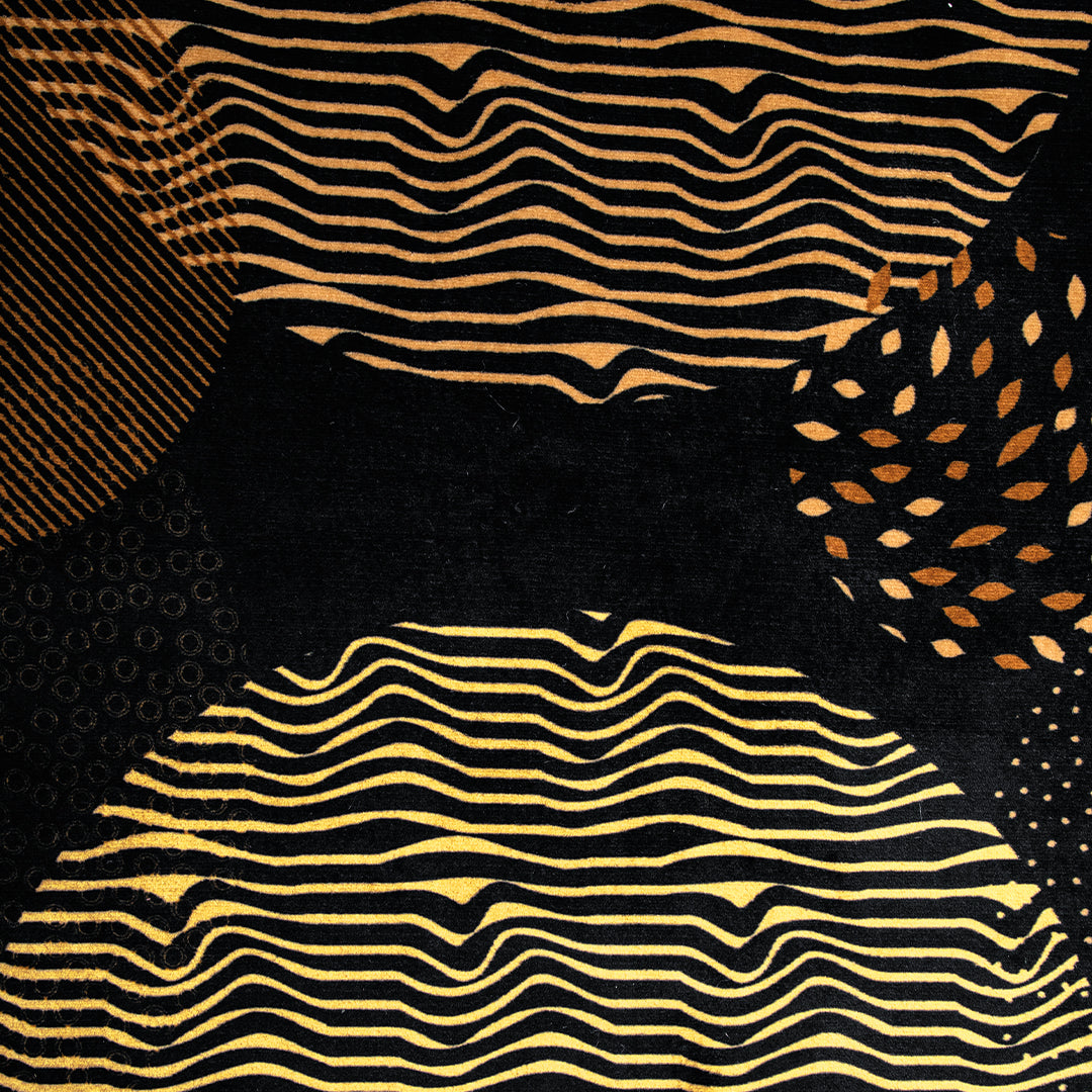 Cobertor Cobre, Es un hermoso cobertor con un diseño moderno de figuras circulares de tonos cobre y fondo negro
